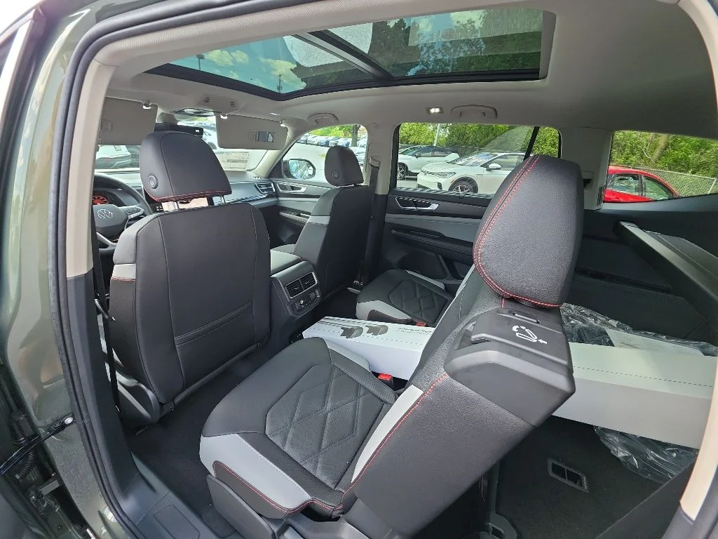 New 2026 Avocado Green Pearl Volkswagen 2.0T Peak Edition image 30
