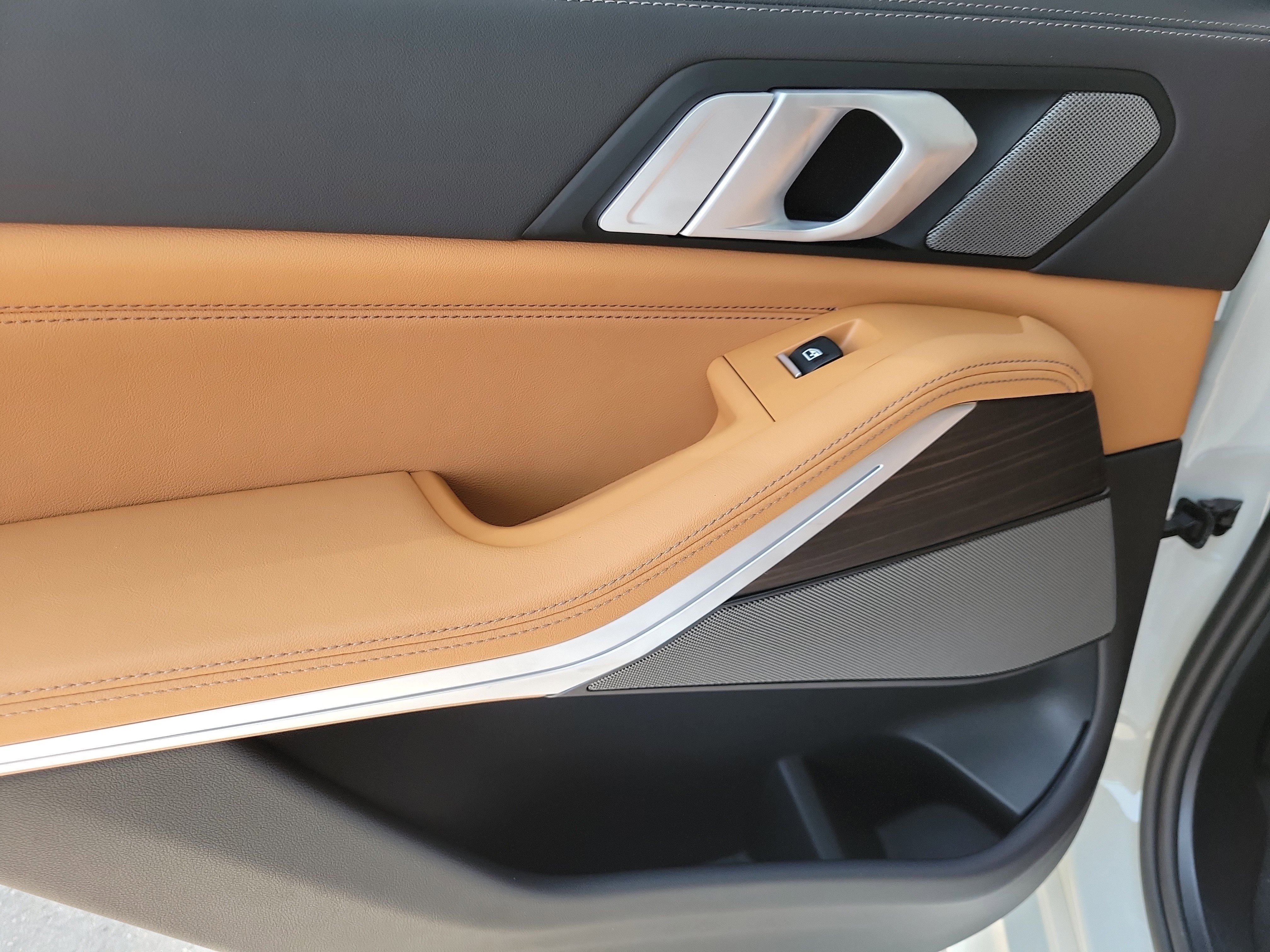 New 2026 Alpine White BMW sDrive40i image 12