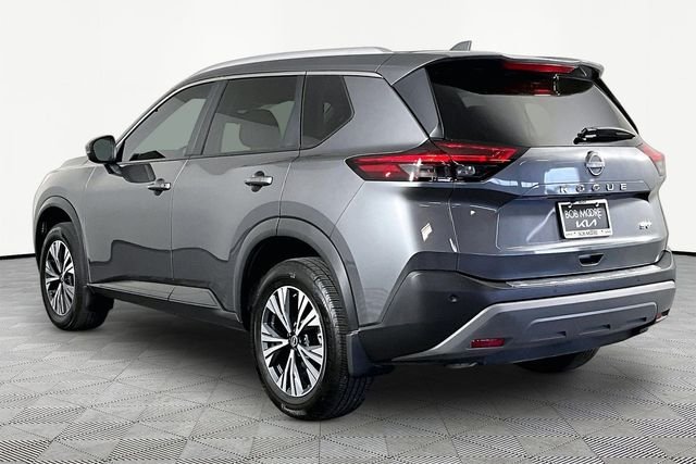 Used 2022 Gray Nissan SV image 4