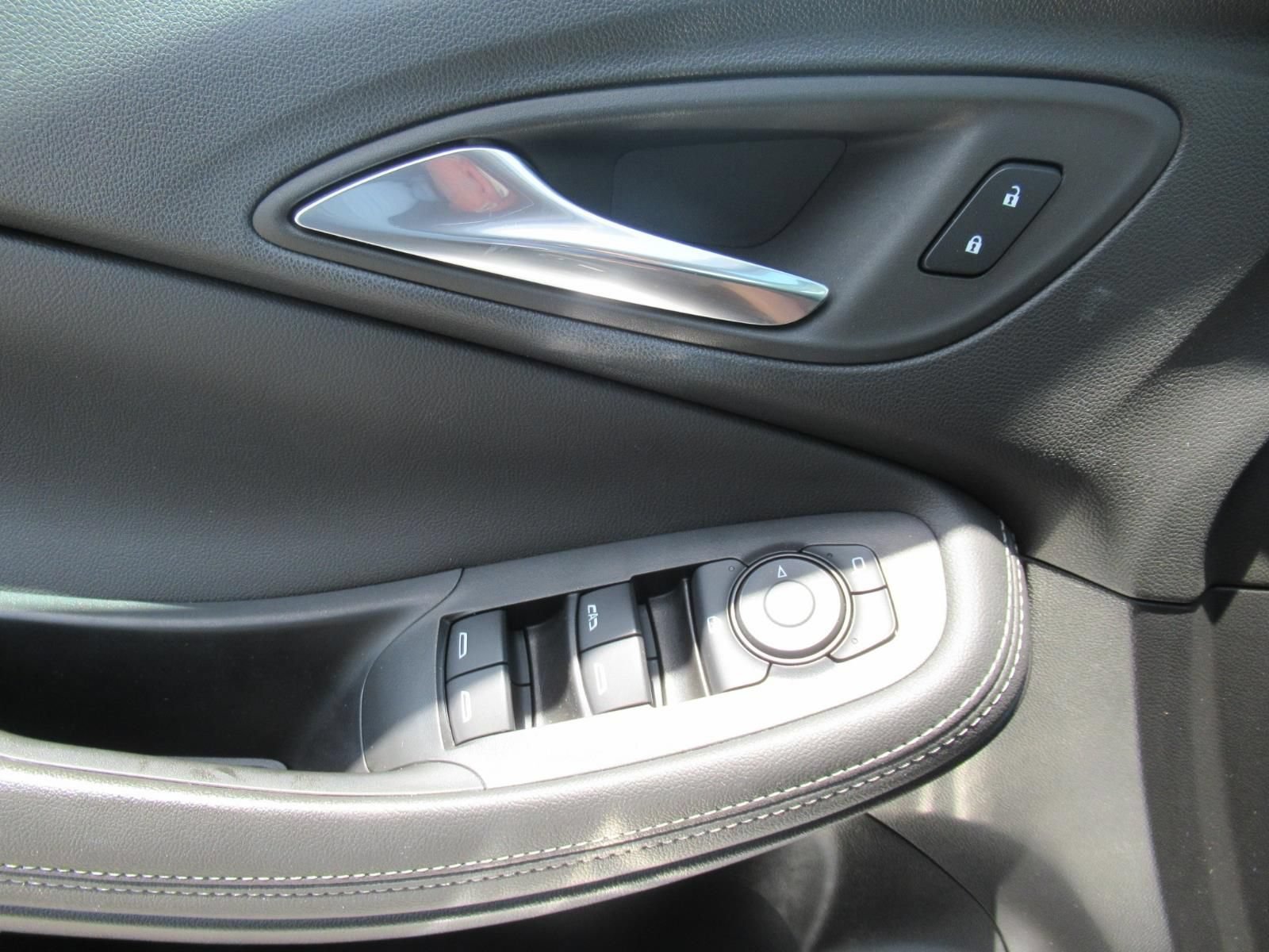 Used 2023 SUMMIT WHITE Buick Preferred image 21