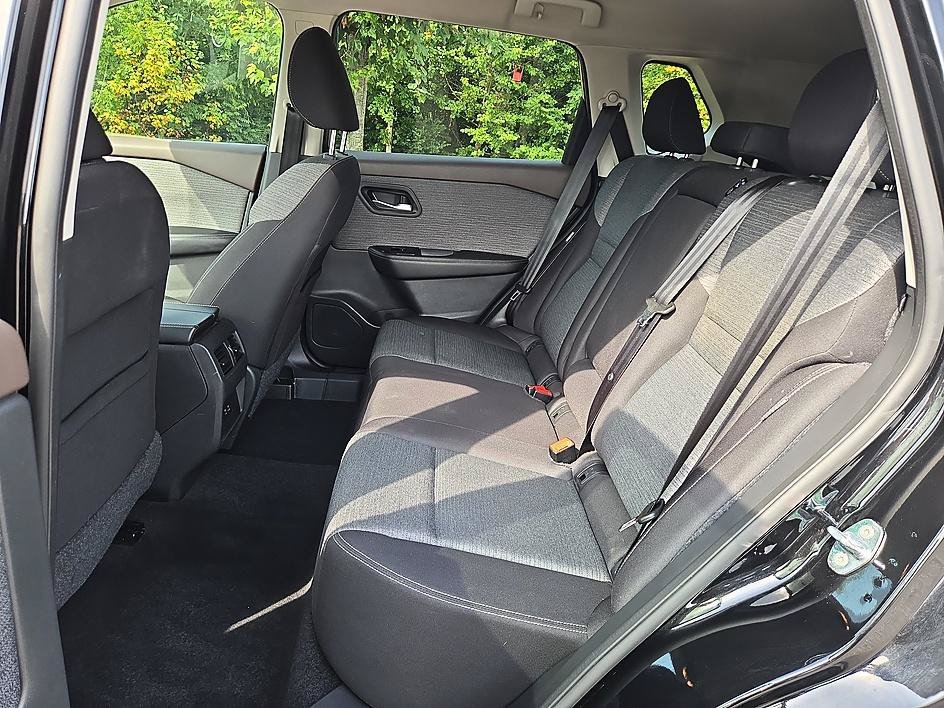 Used 2022 Super Black Nissan SV image 12