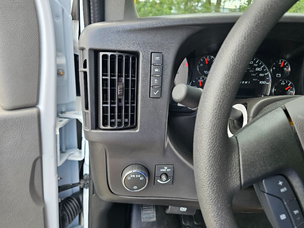 2025 GMC Savana Cargo Work Van - Photo 29