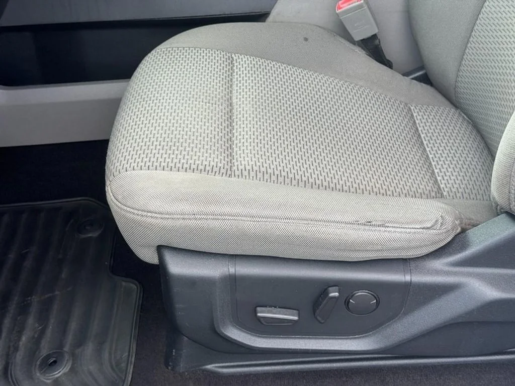 Used 2019 Oxford White Ford XLT image 17