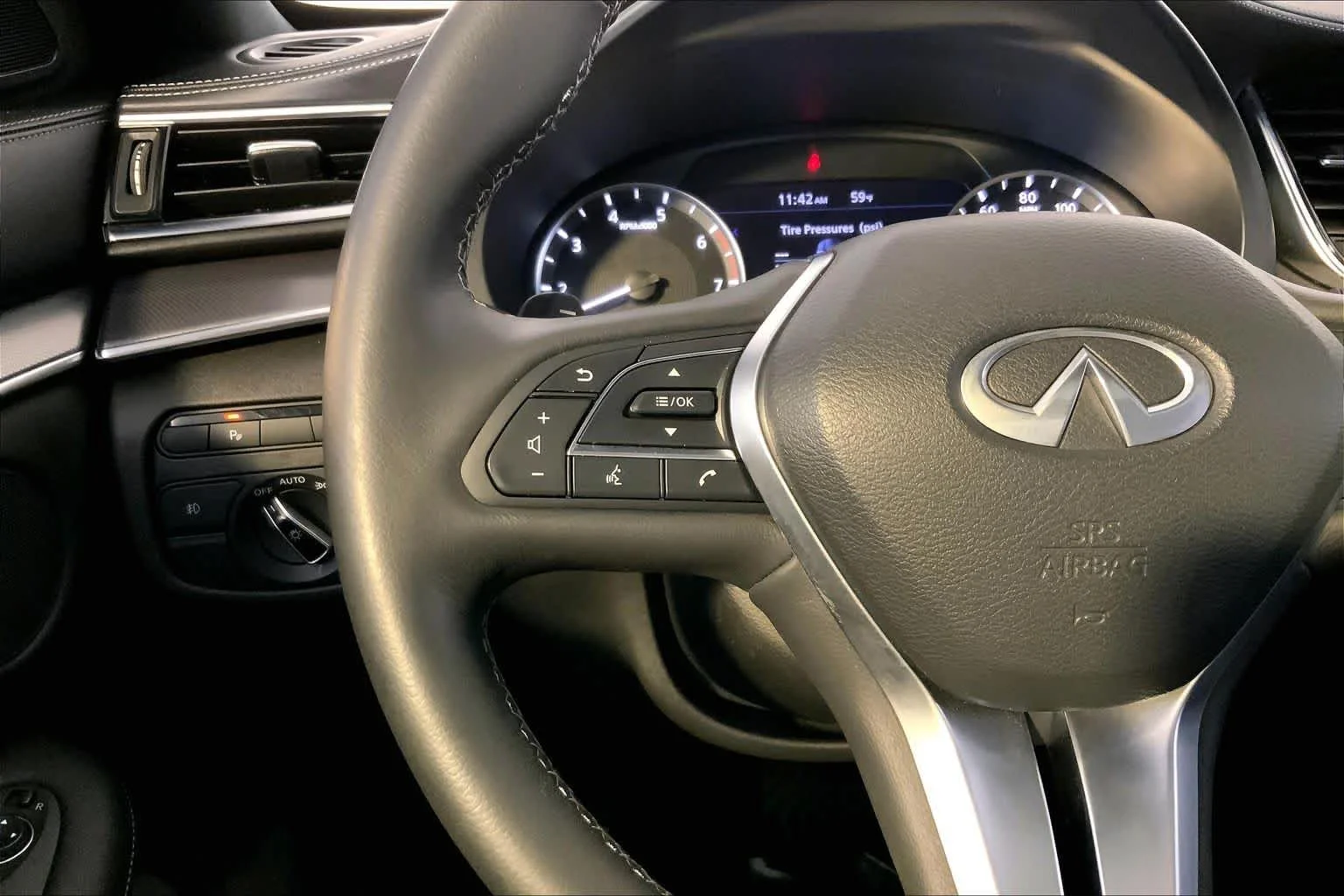 Used 2022 Mineral Black INFINITI LUXE image 24