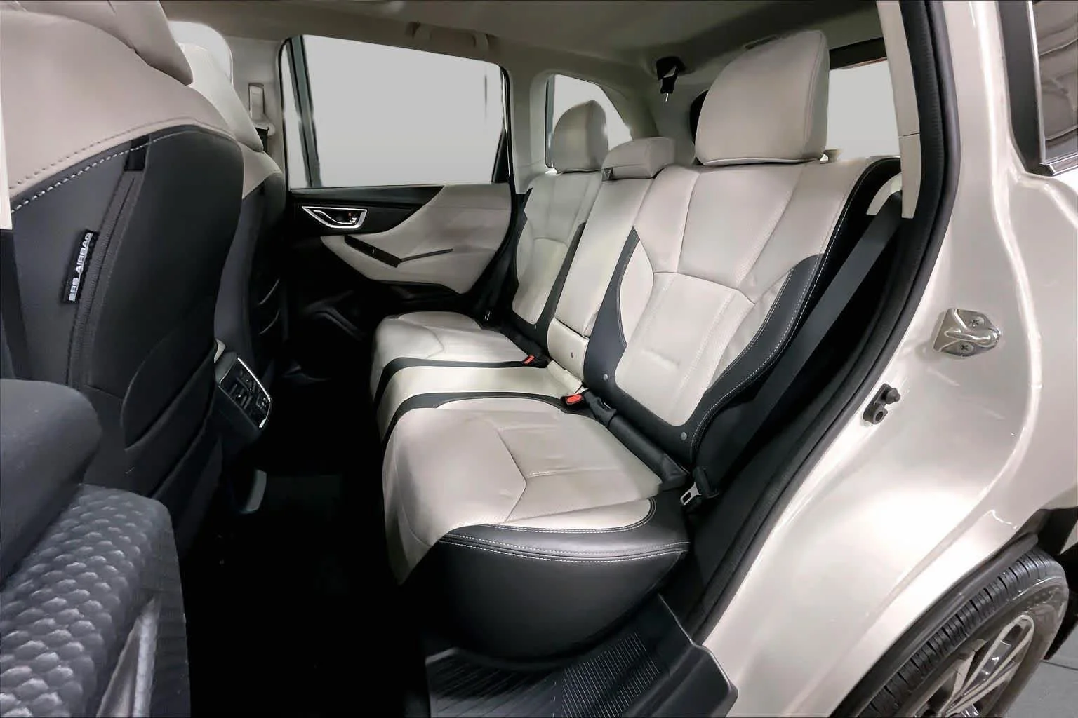 Used 2019 Crystal White Pearl Subaru Limited image 41