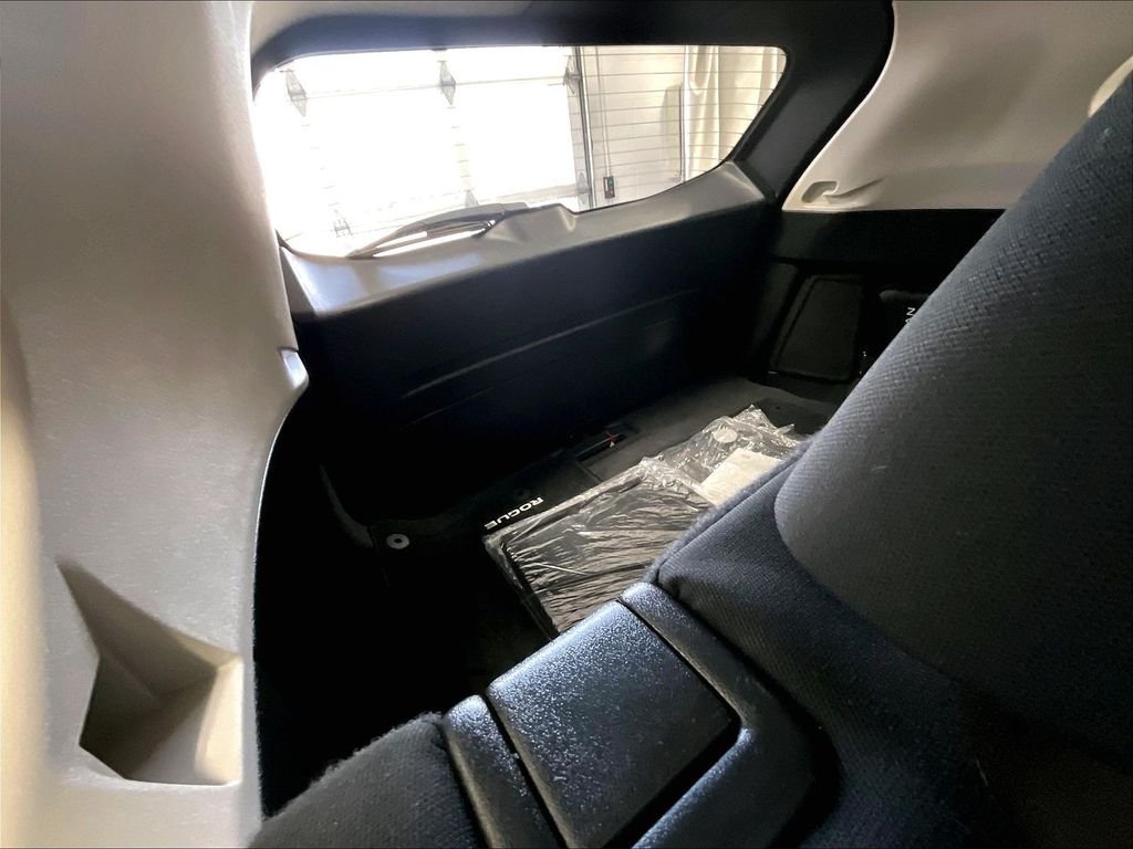 Used 2023 White Nissan S image 17