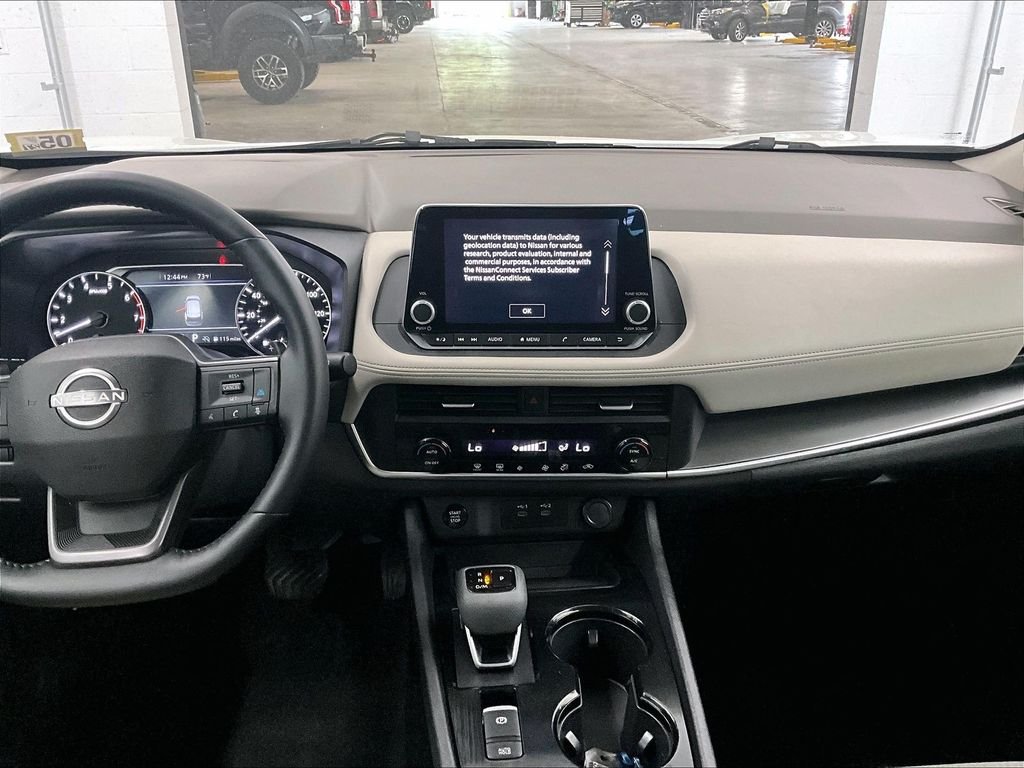 Used 2025 Everest White Pearl Nissan SV image 18