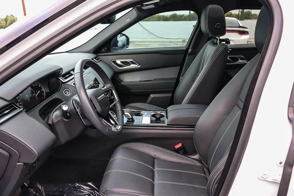 Used 2023  Land Rover R-Dynamic S MHEV image 21