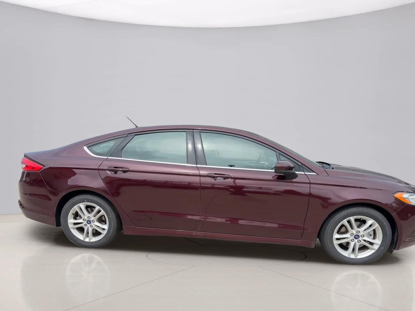 Used 2018 Maroon Ford SE image 4