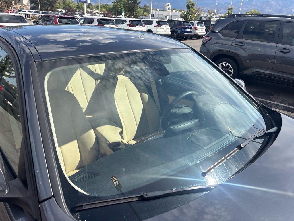 Used 2017 Gray BMW 320i xDrive image 3
