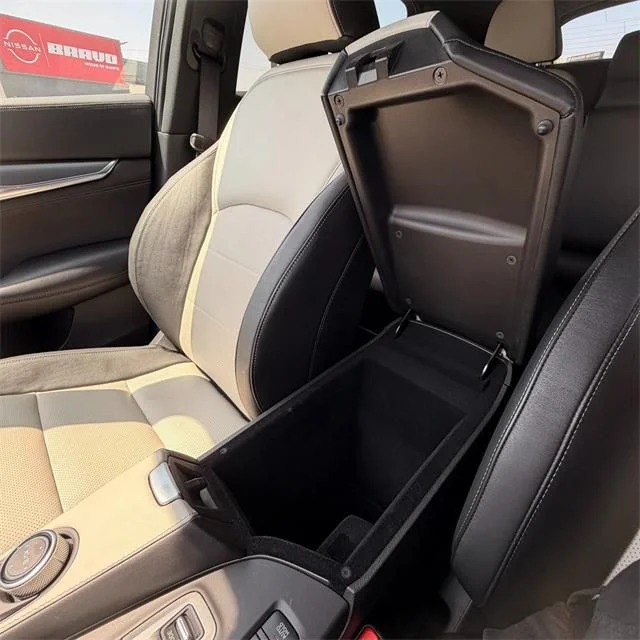 Used 2025 White INFINITI LUXE image 24