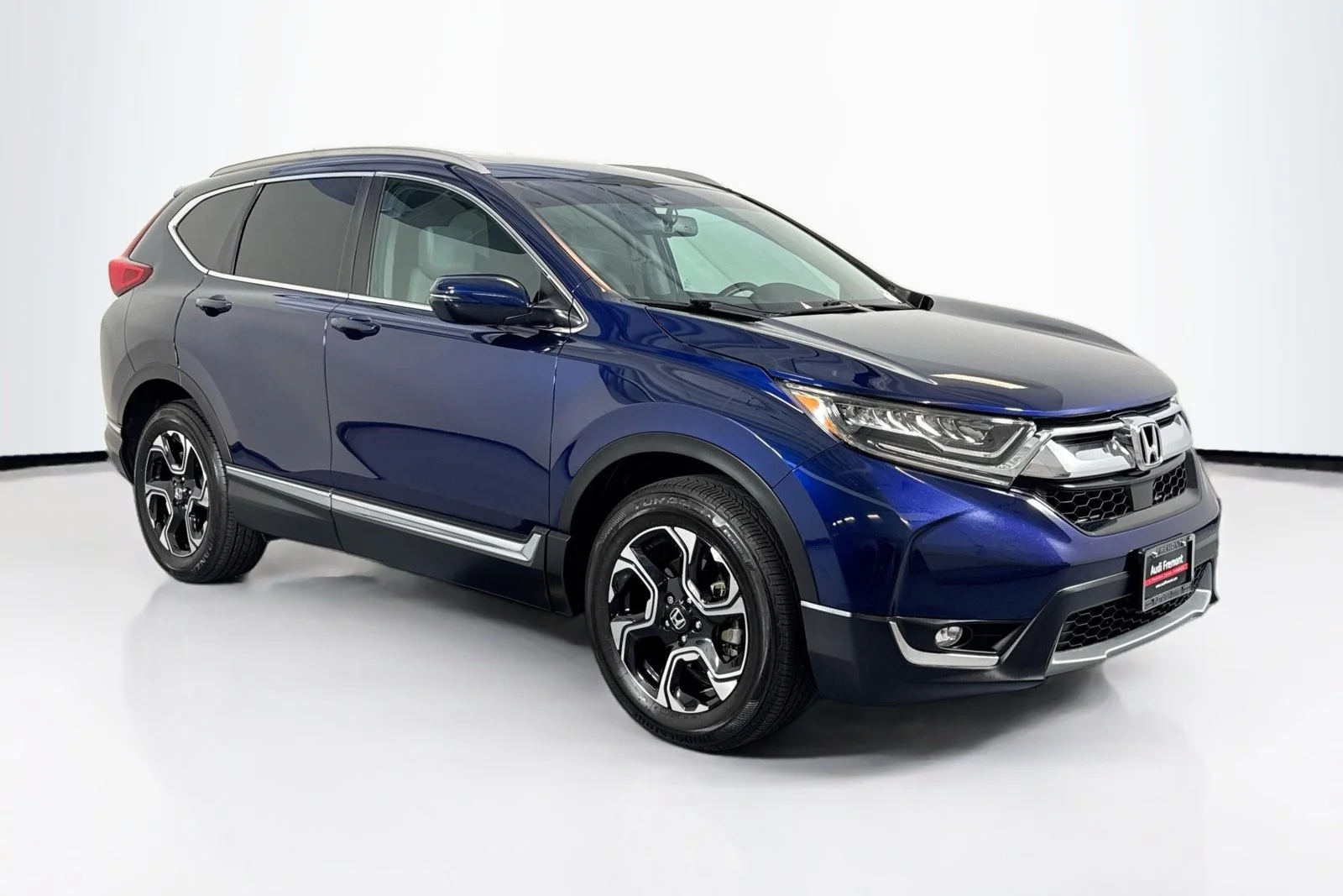 Used 2018 Obsidian Blue Pearl Honda Touring image 3