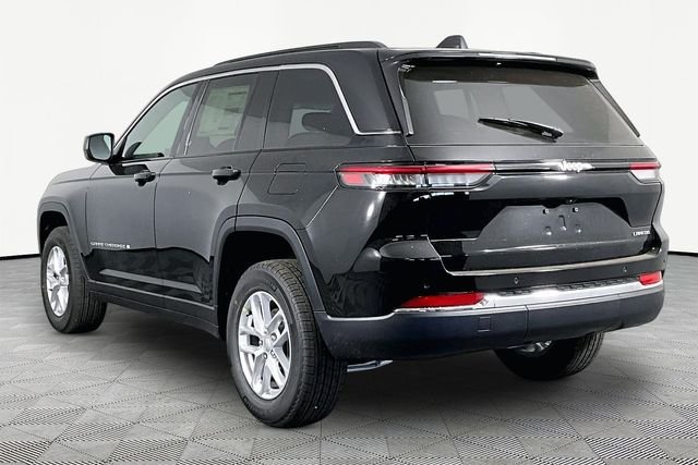 New 2026 Diamond Black Crystal Pearl-Coat Exterior Paint Jeep Laredo image 4