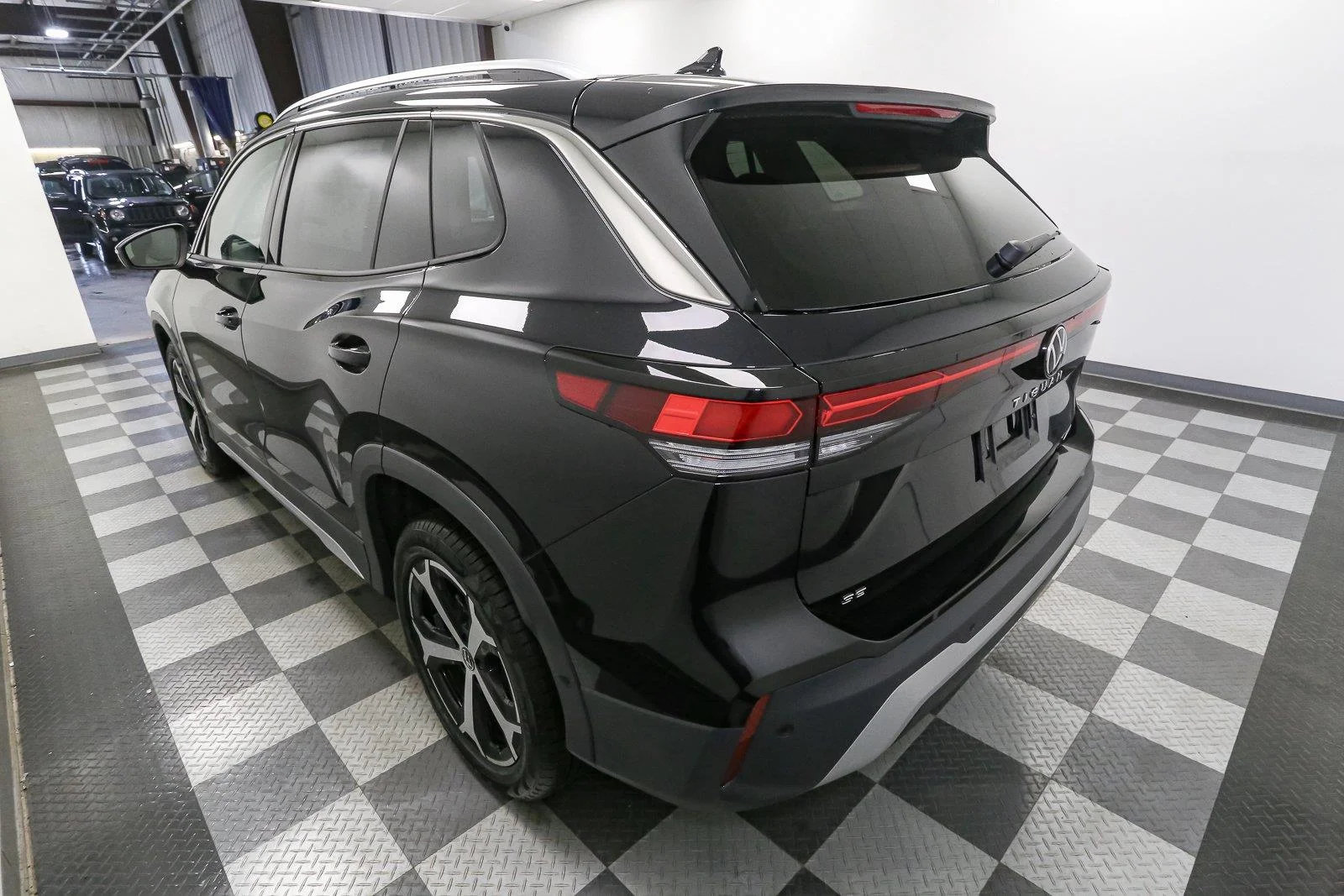 New 2026 Deep Black Pearl Volkswagen SE image 9
