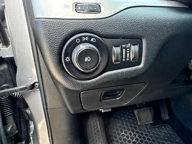 Used 2014 Billet Silver Metallic Clearcoat Jeep Trailhawk image 9