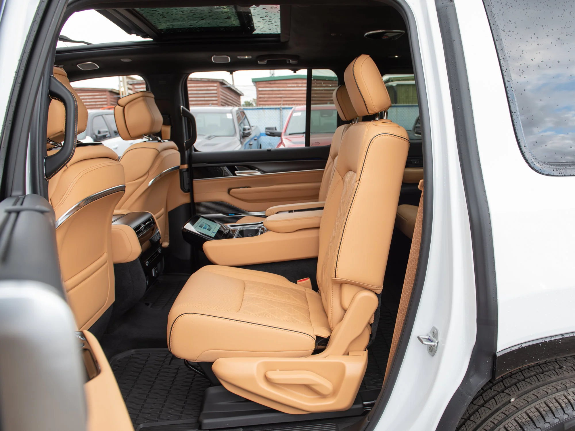 New 2026 White Jeep Summit Reserve* 4x4 image 33