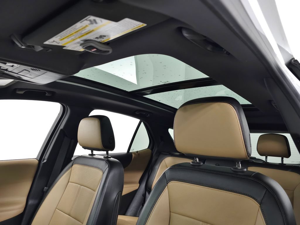 Used 2022 IRIDESCENT PEARL TRICOAT Chevrolet Premier image 18