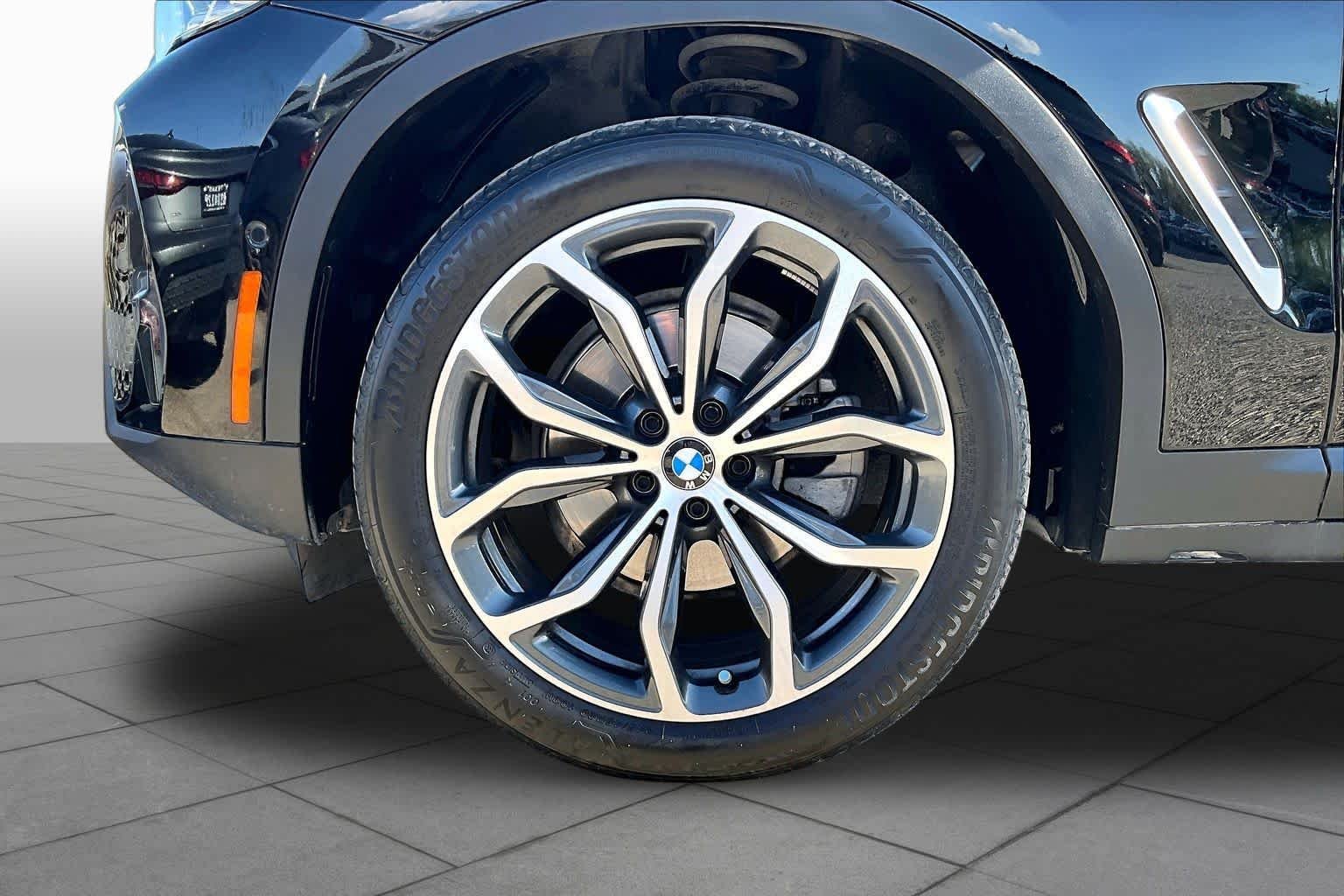 Used 2025 Jet Black BMW xDrive30i image 10