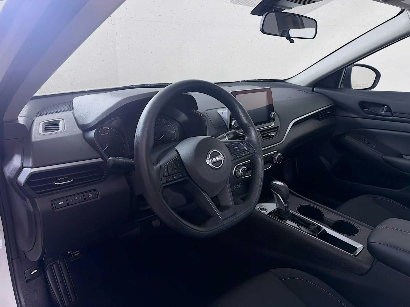 Certified Used 2025 Glacier White Nissan S image 7