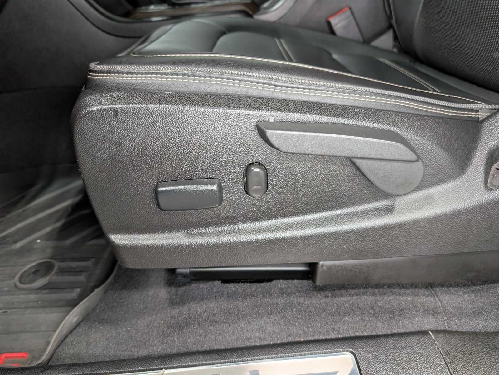 Used 2019 Onyx Black GMC 4WD Denali image 39