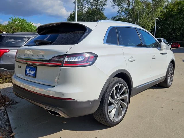 Used 2023 White Metallic Lincoln Reserve image 3