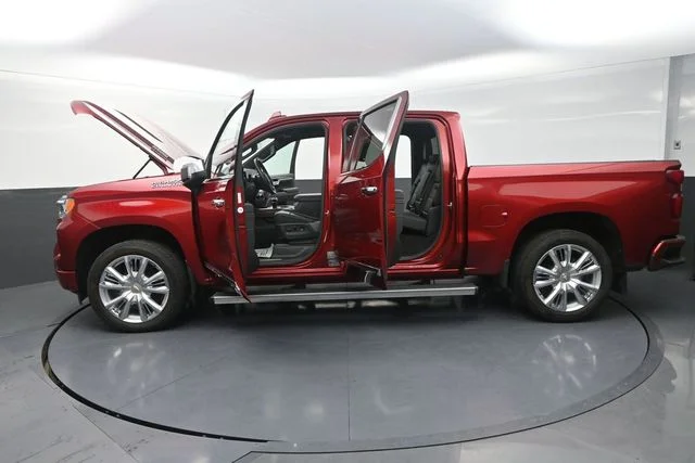 Used 2023 Red Chevrolet High Country image 32