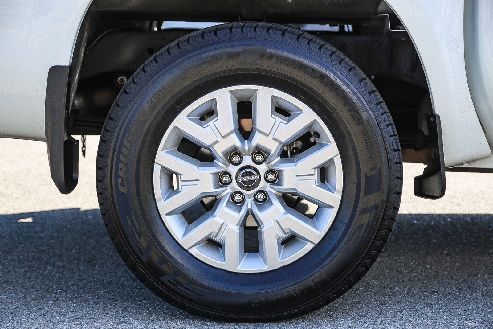 2023 Nissan Frontier SV - Photo 11