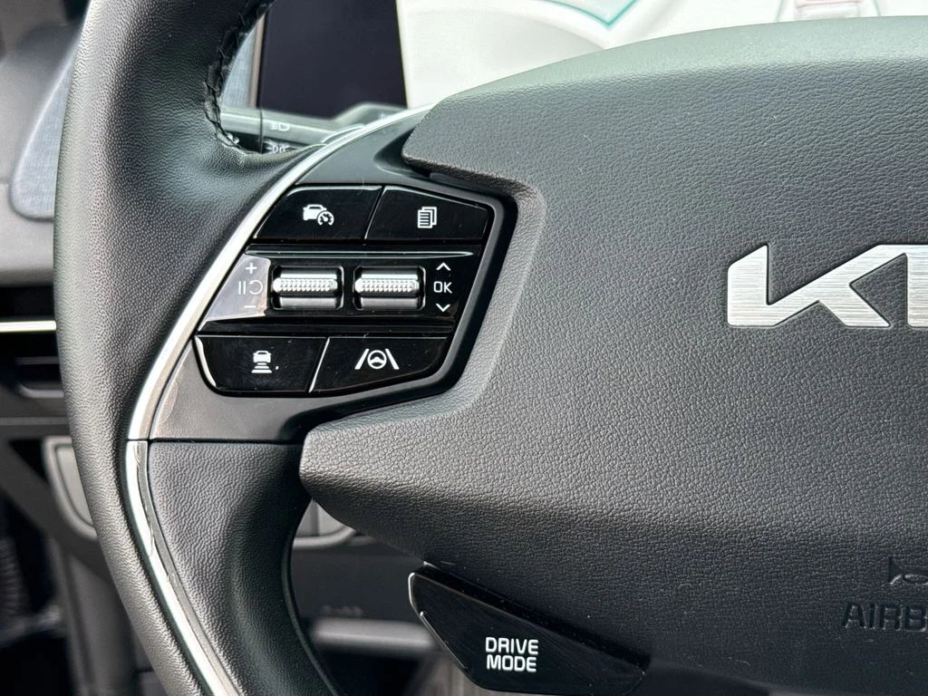 Certified Used 2023 Black Kia Wind image 15