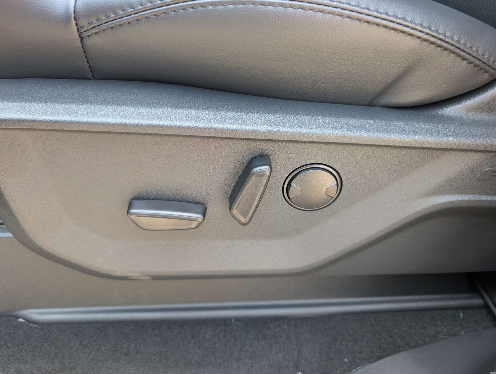 New 2026 Star White Metallic Tri-Coat Ford Tremor image 15