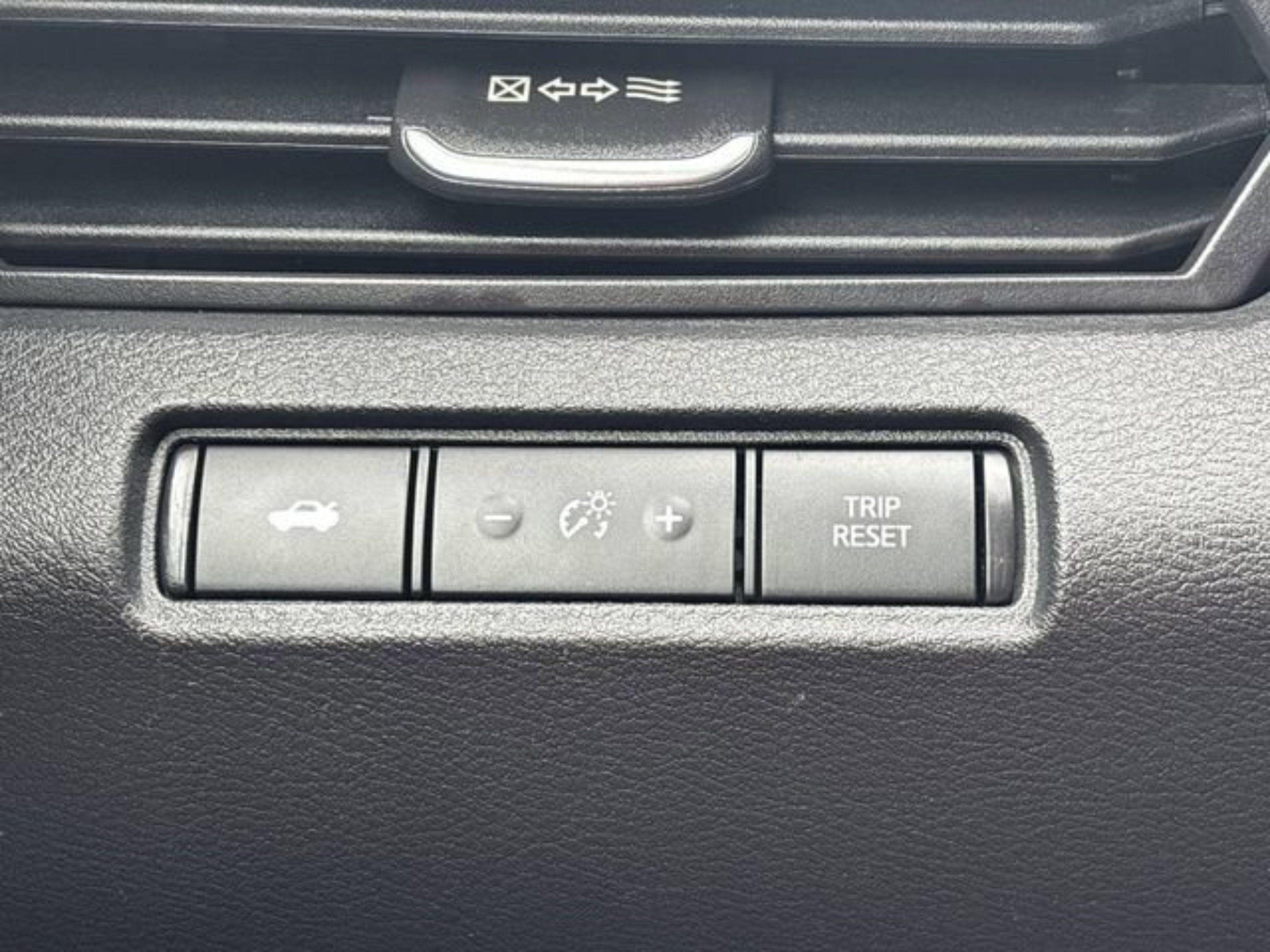 2024 Nissan Altima SV - Photo 21