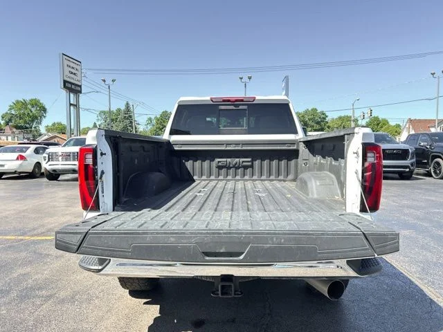 Used 2024 White GMC SLT image 11