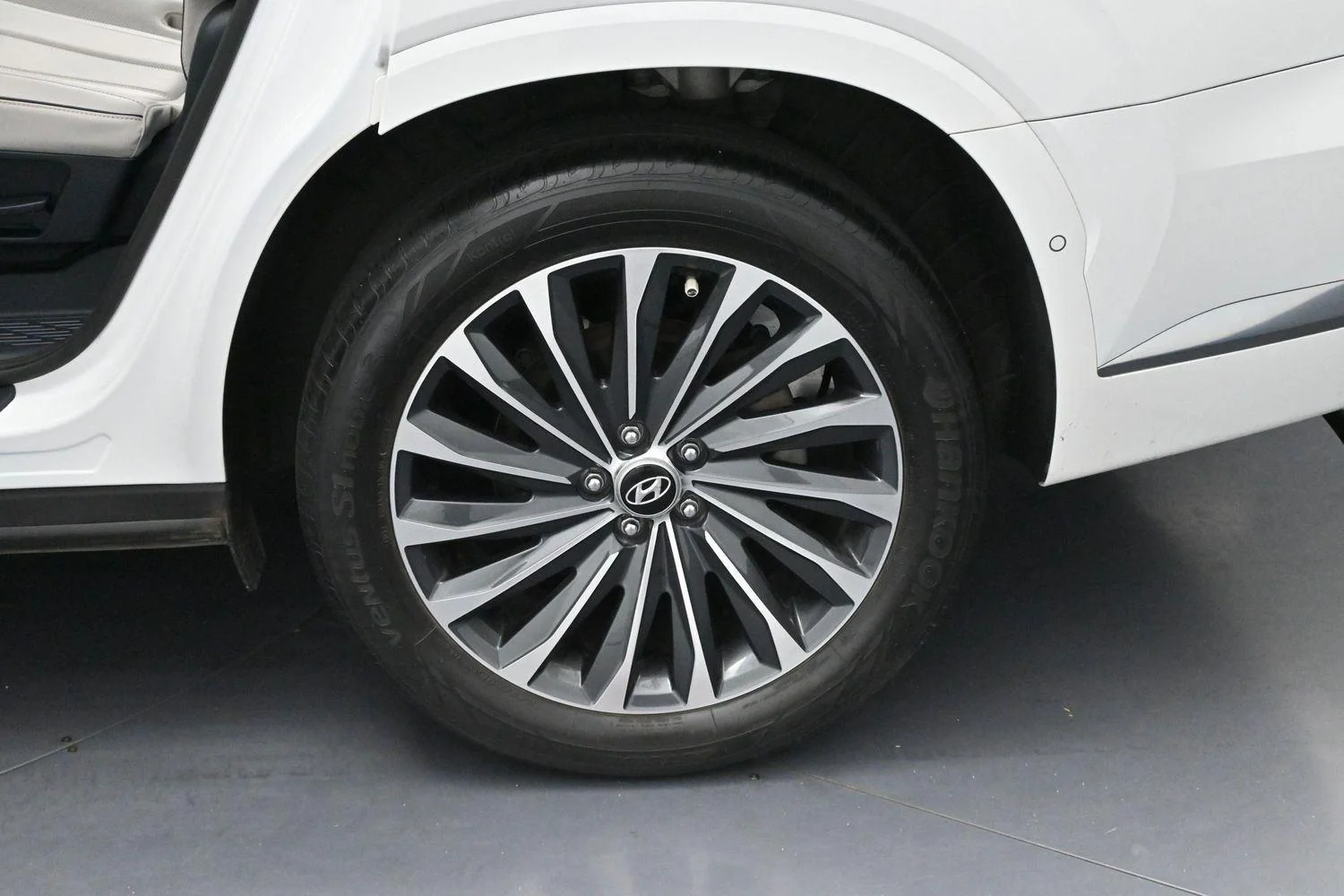 Used 2024 Hyper White Hyundai Calligraphy image 42