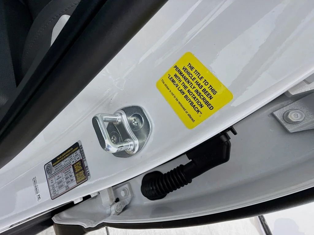 Used 2025 White Hyundai SEL image 29