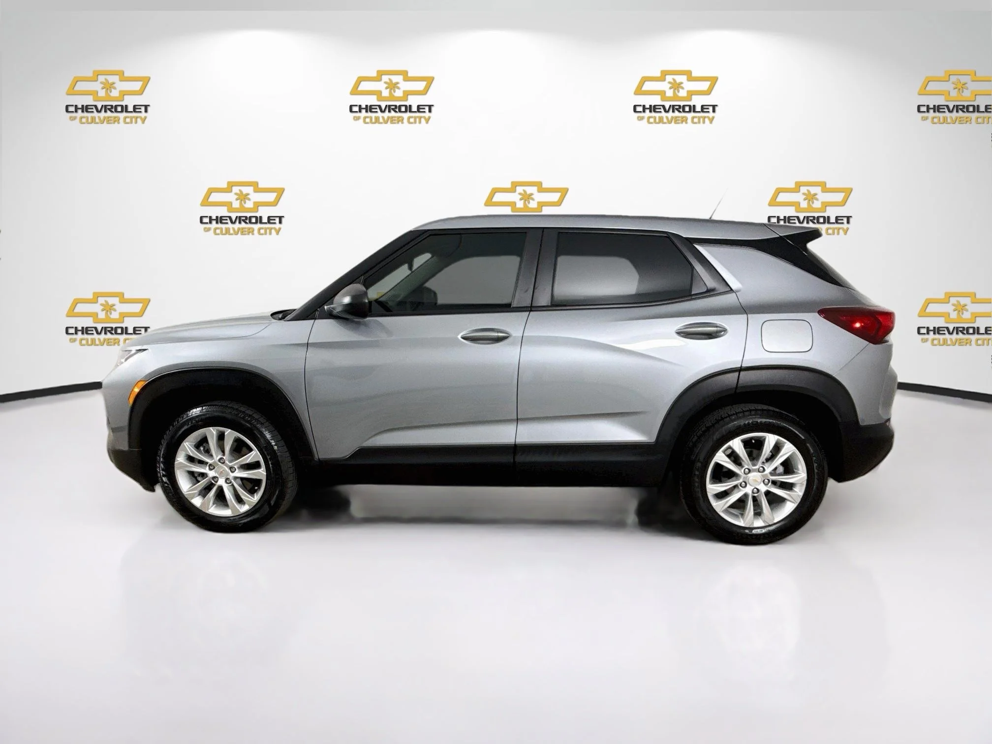 Used 2023 STERLING GRAY METALLIC Chevrolet LS image 5