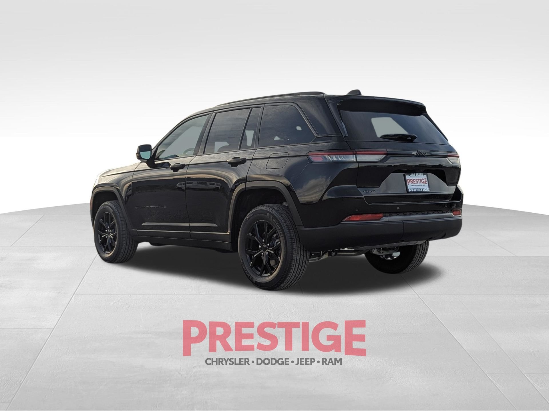 New 2026 Diamond Black Crystal Pearl-Coat Exterior Paint Jeep Altitude image 9