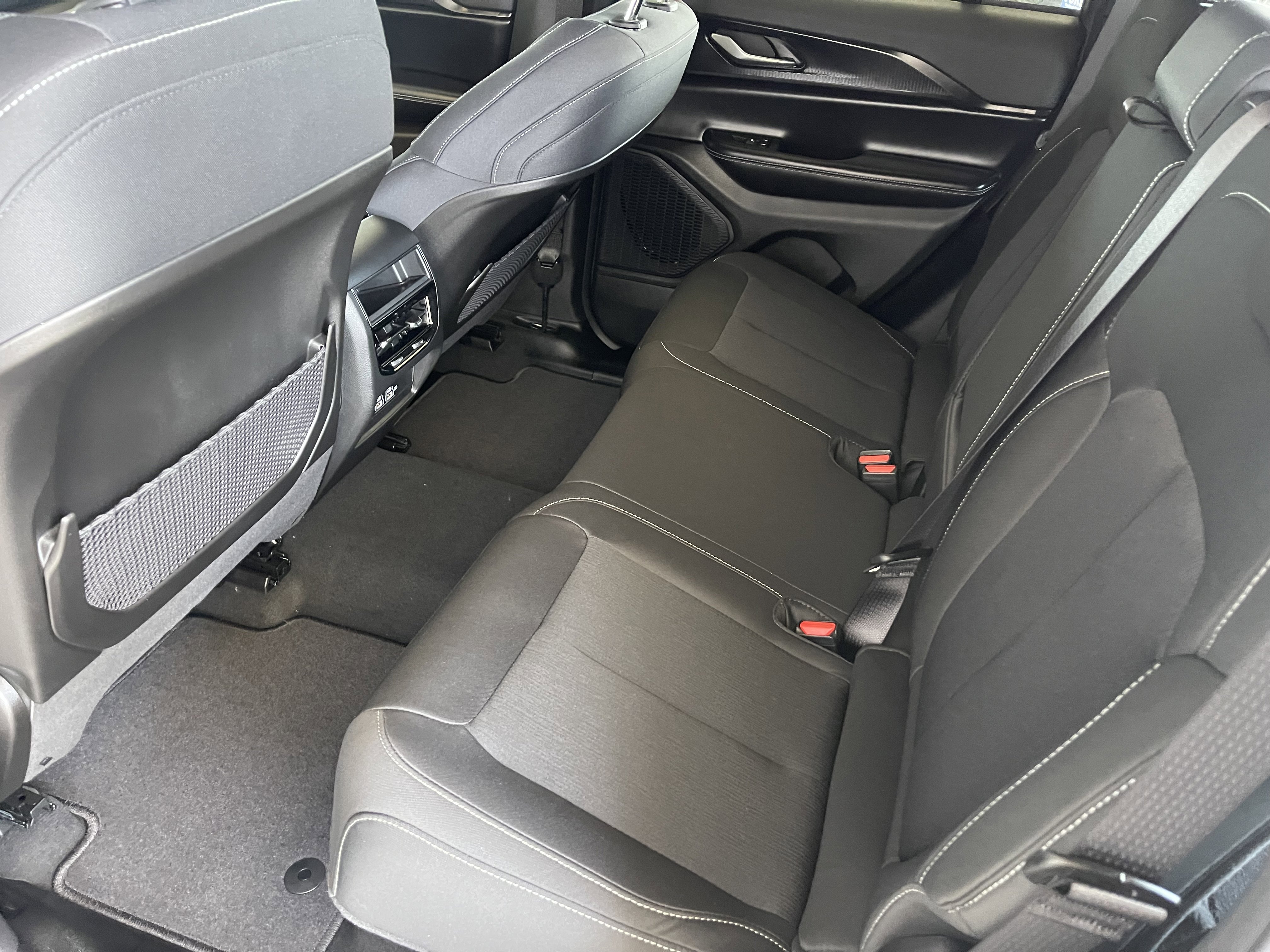 New 2026 Baltic Gray Metallic Clear-Coat Exterior Paint Jeep Laredo image 13