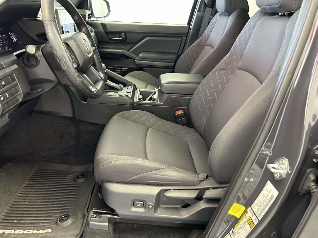 Used 2025  Toyota SR5 image 16