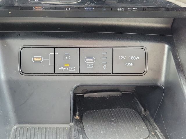 Used 2025 White Hyundai SEL image 27