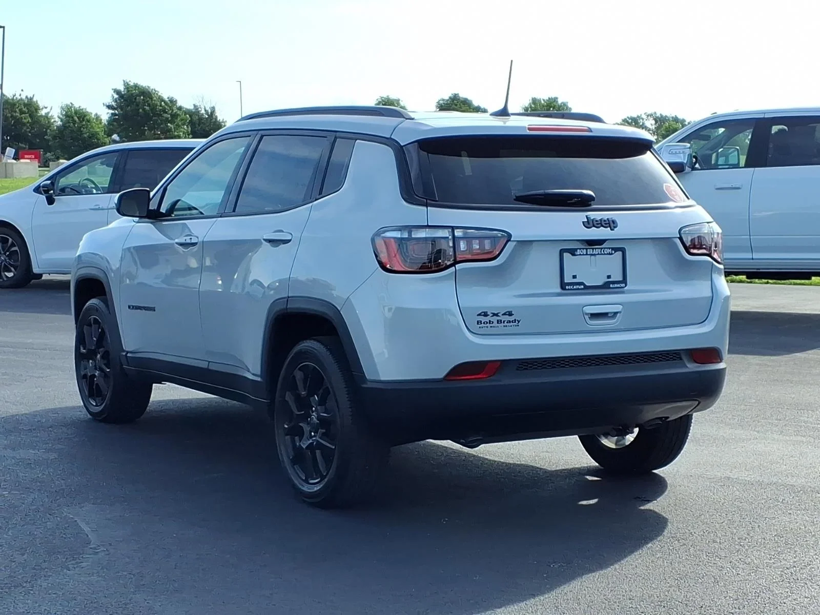 New 2026 Silver Zynith Metallic Clearcoat Jeep Latitude Altitude image 12