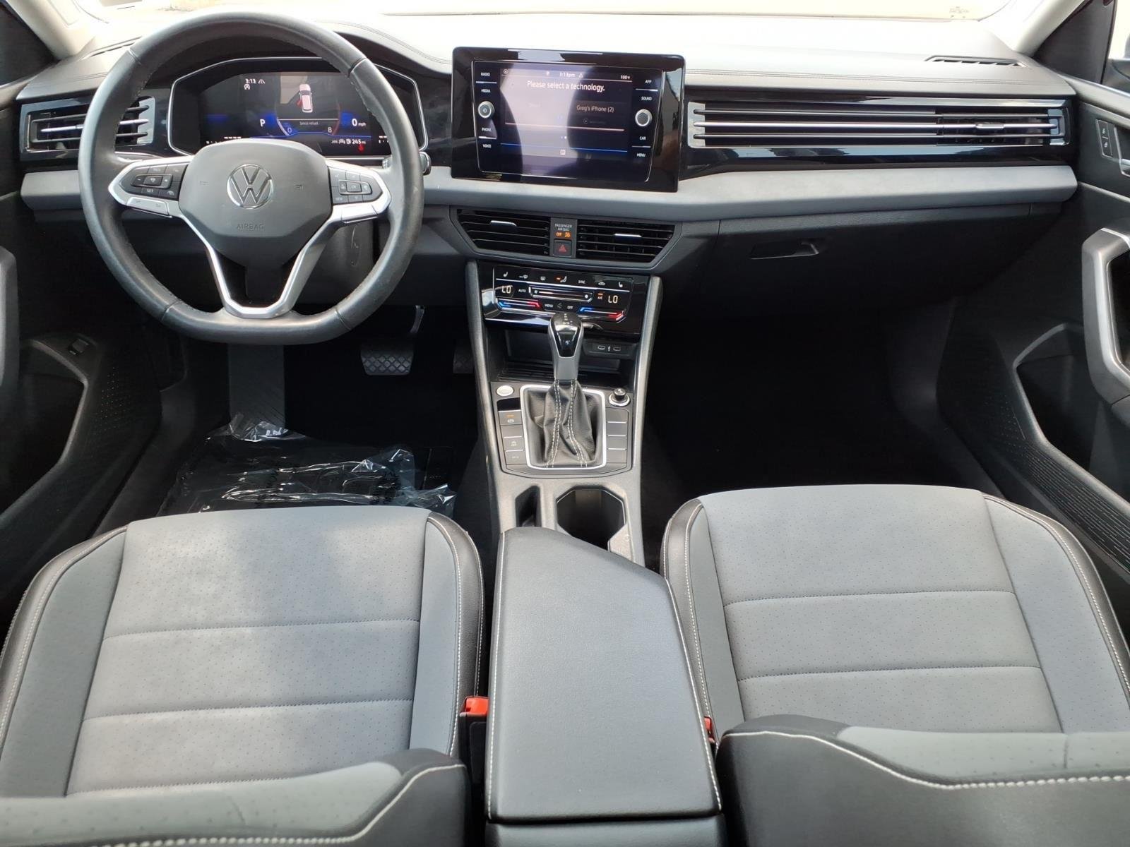 Used 2025  Volkswagen SE image 19