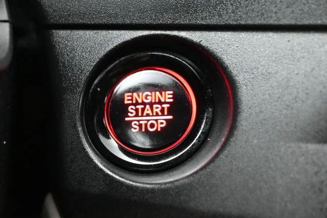 Used 2025 White Honda SE image 23