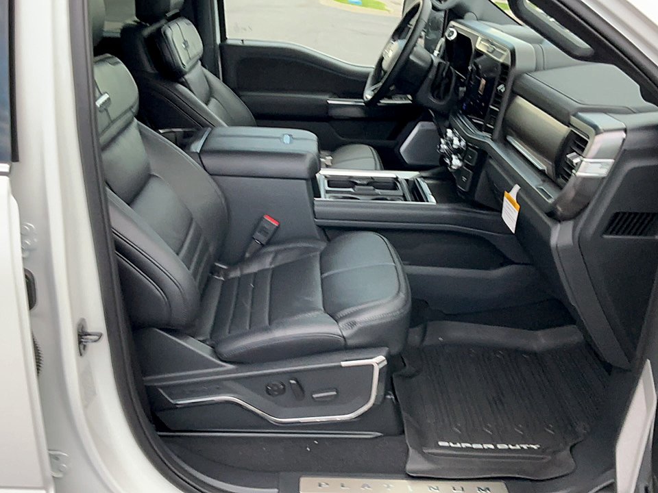 New 2027 Star White Metallic Tri-Coat Ford F-350® Platinum® image 12