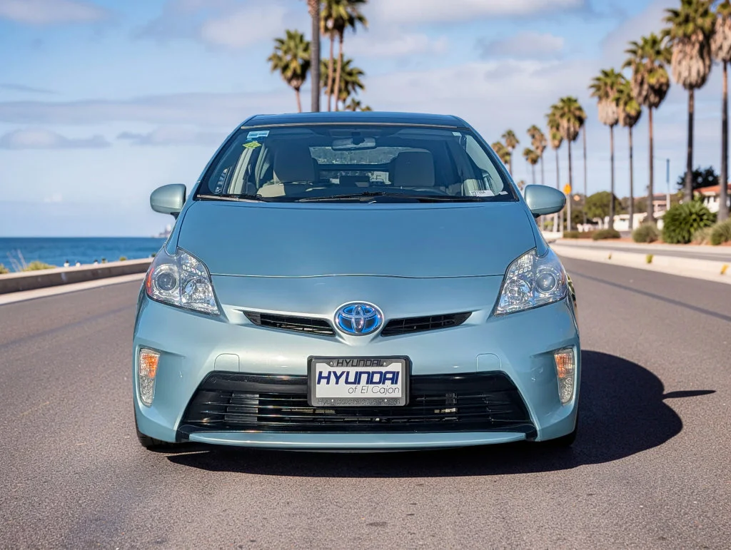 Used 2012 Beige Toyota Three image 3