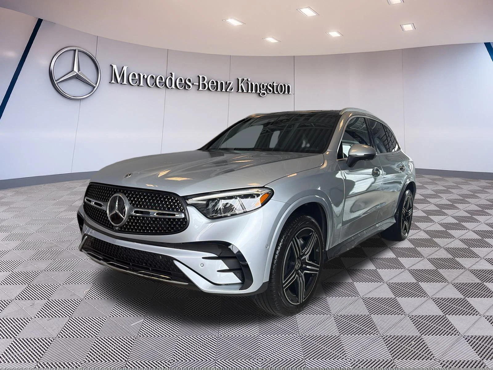 Used 2026 Silver Mercedes-Benz GLC 300 image 2