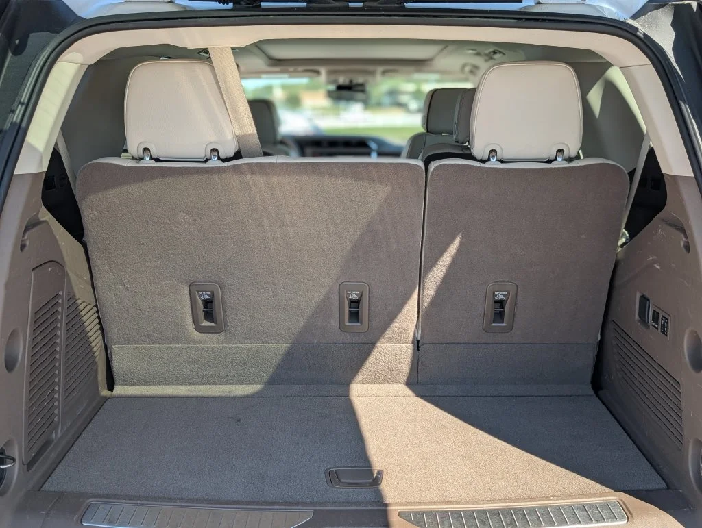 Used 2023 White GMC Denali image 36