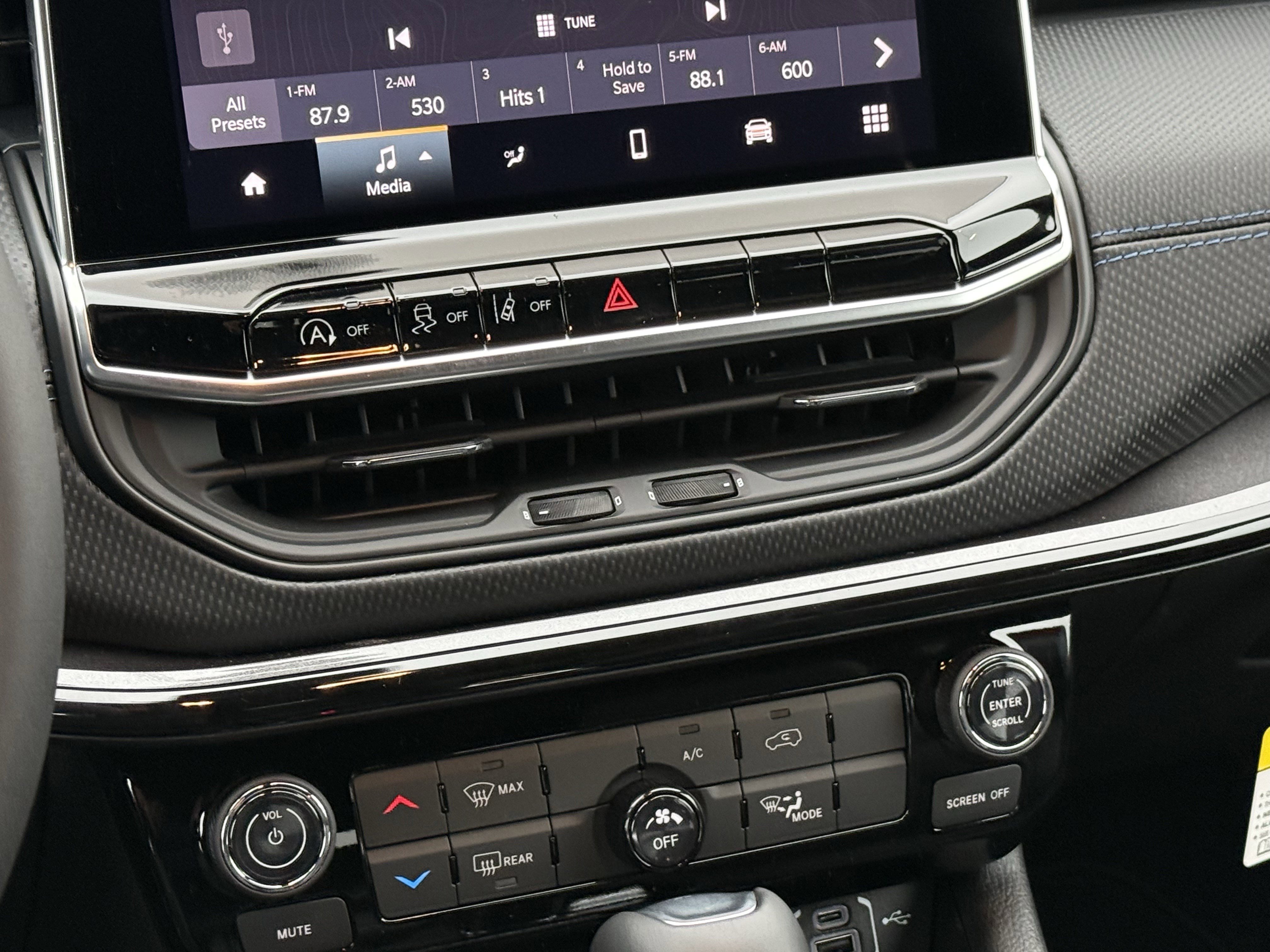 New 2026 Joose (DISC) Jeep Latitude Altitude image 13