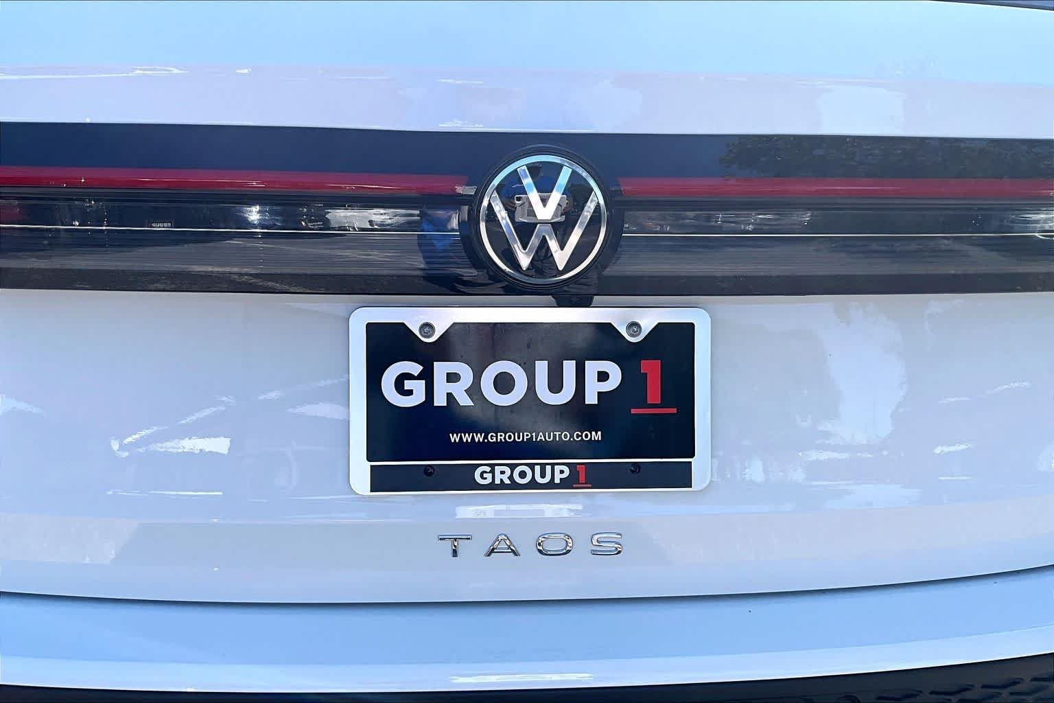 New 2027 Pure White exte Volkswagen SE image 15