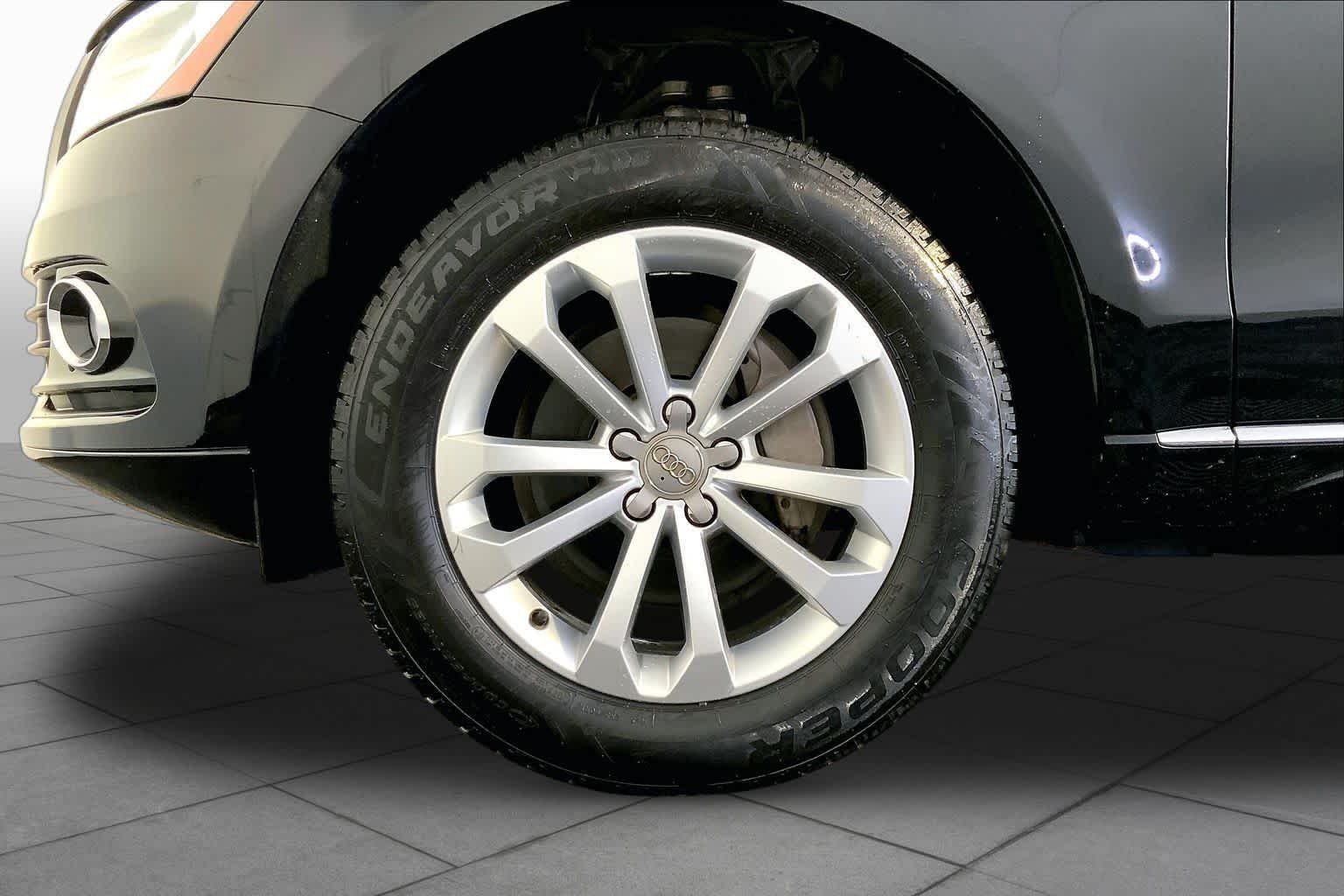 Used 2017 Brilliant Black Audi Premium image 11