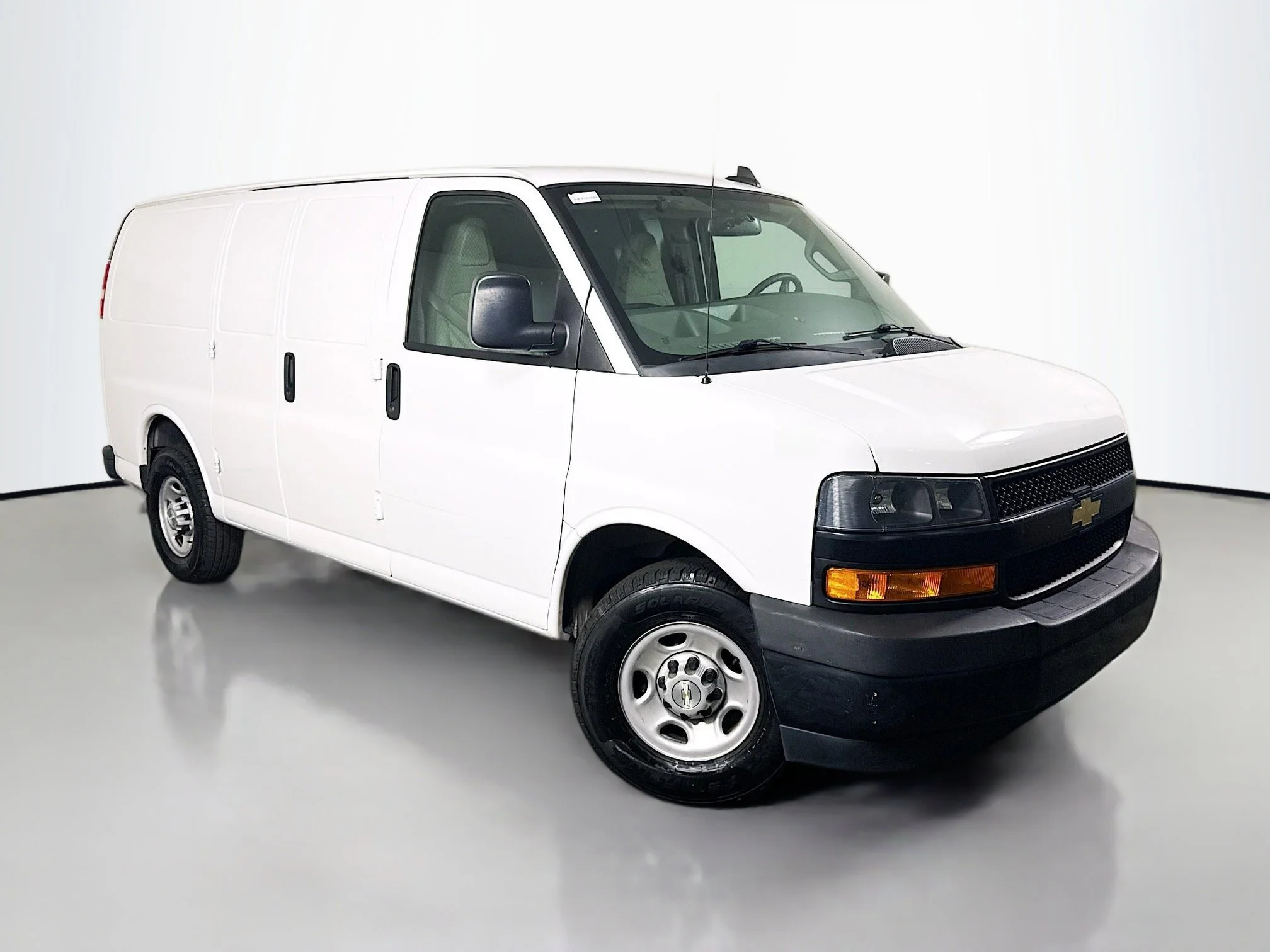 2021 Chevrolet Express's photo