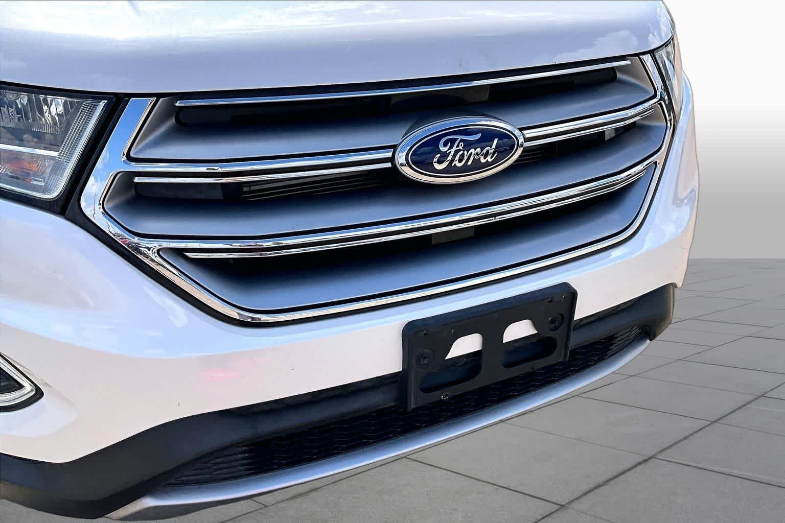 Used 2018 White Platinum Metallic Tri-Coat Ford Titanium image 30